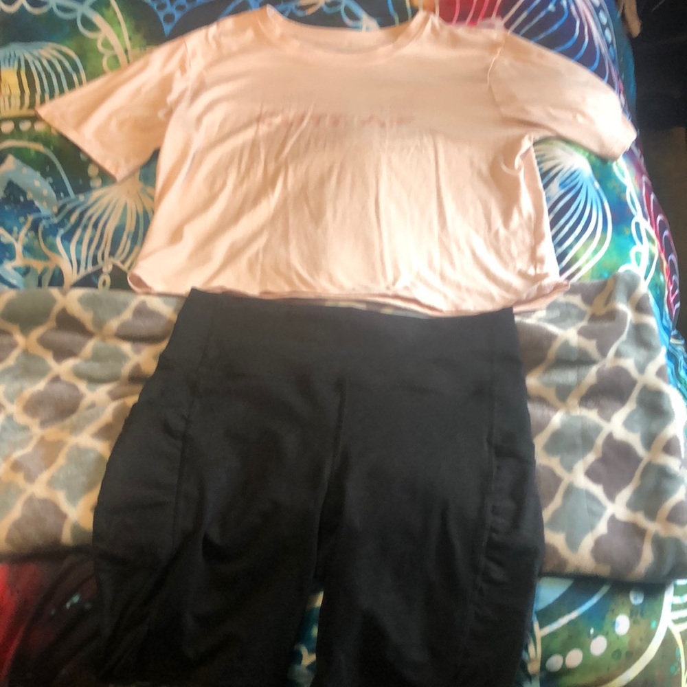✨2/$75 ✨Fabletics tee and shorts outfit